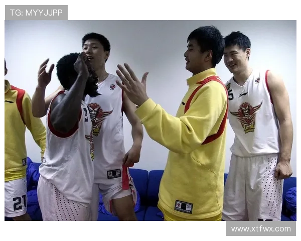 詹俊探望患病球迷鼓励勇敢坚强 詹俊探望患病球迷鼓励勇敢坚强